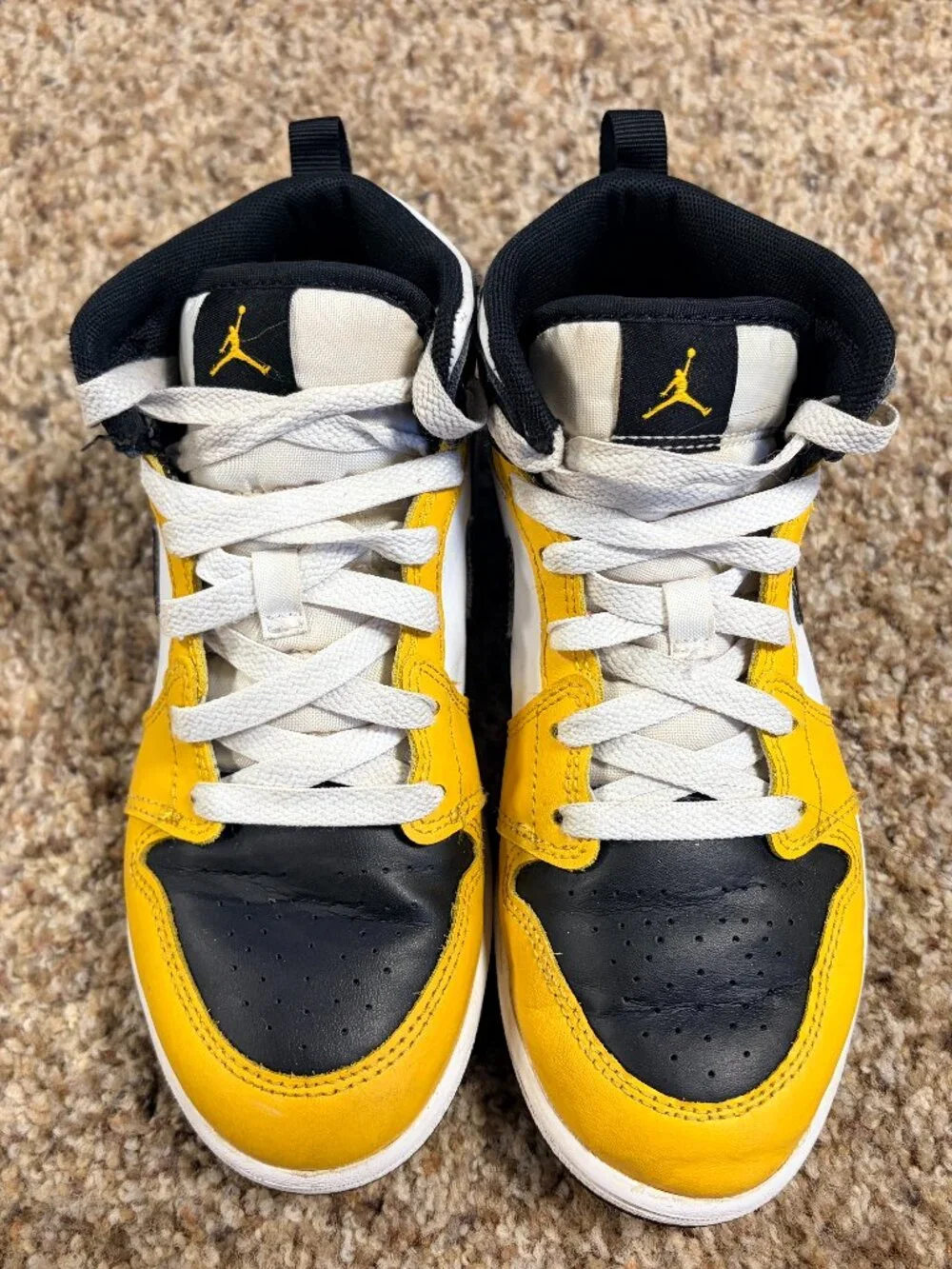 Kids Nike Air Jordan Mid 1 Sneakers Preowned - White/Black/Gold - Size 2Y - 2205